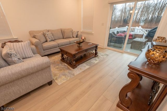 18 Flower Horn Blvd, Randolph Twp., NJ 07869