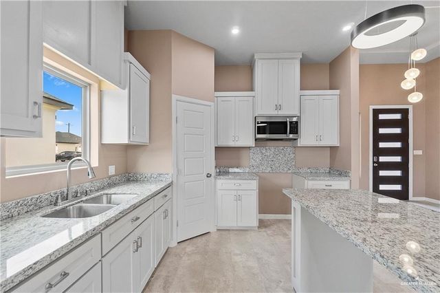 5928 N Playa Del Sol Street, Edinburg, TX 78542