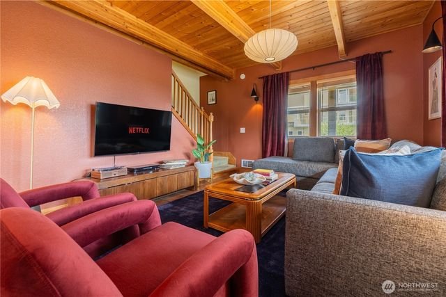 2633 Sunlight Beach Road, Clinton, WA 98236