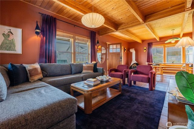 2633 Sunlight Beach Road, Clinton, WA 98236