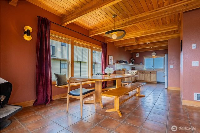 2633 Sunlight Beach Road, Clinton, WA 98236