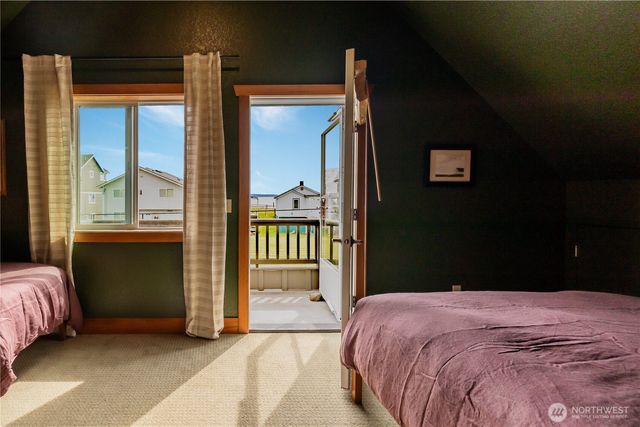 2633 Sunlight Beach Road, Clinton, WA 98236