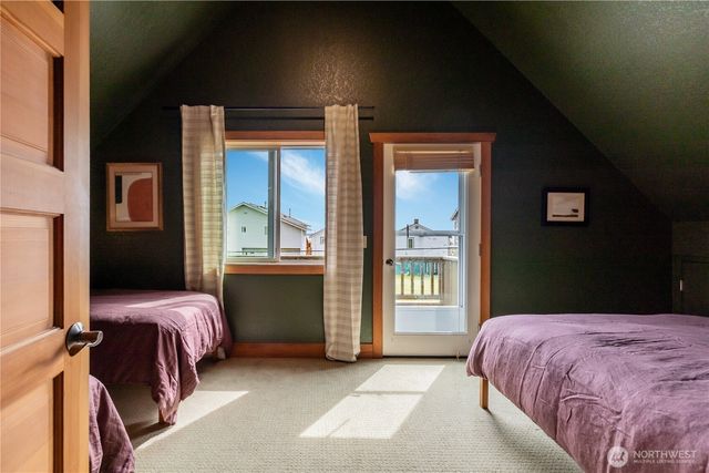 2633 Sunlight Beach Road, Clinton, WA 98236