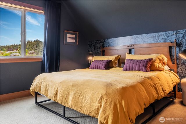 2633 Sunlight Beach Road, Clinton, WA 98236