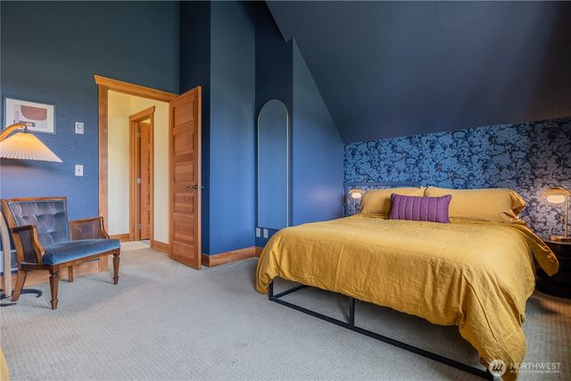 2633 Sunlight Beach Road, Clinton, WA 98236