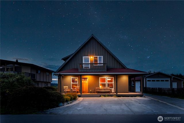 2633 Sunlight Beach Road, Clinton, WA 98236
