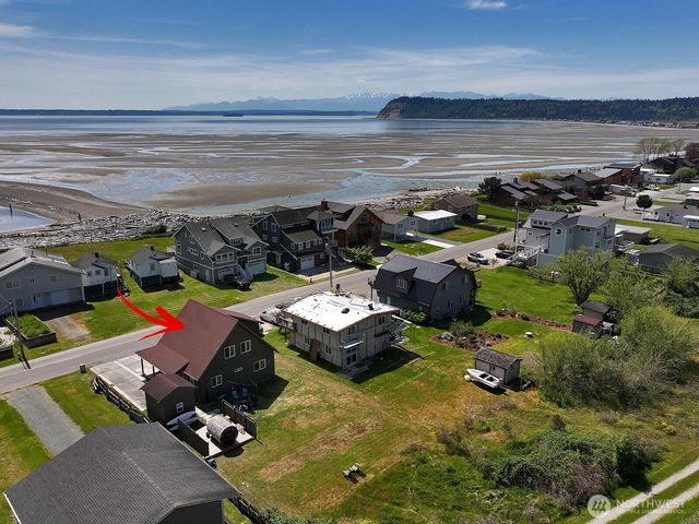2633 Sunlight Beach Road, Clinton, WA 98236
