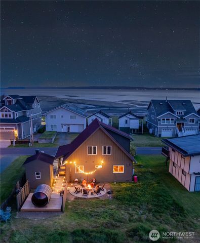 2633 Sunlight Beach Road, Clinton, WA 98236