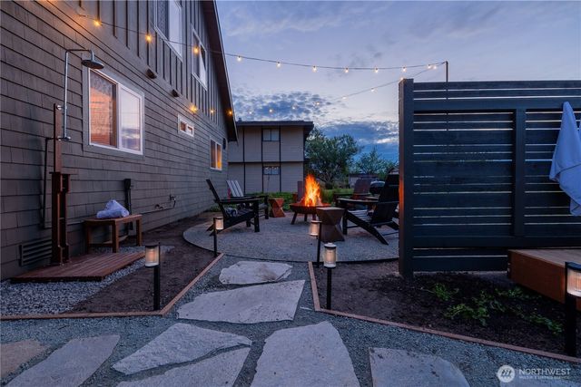 2633 Sunlight Beach Road, Clinton, WA 98236