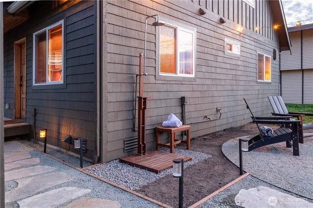 2633 Sunlight Beach Road, Clinton, WA 98236