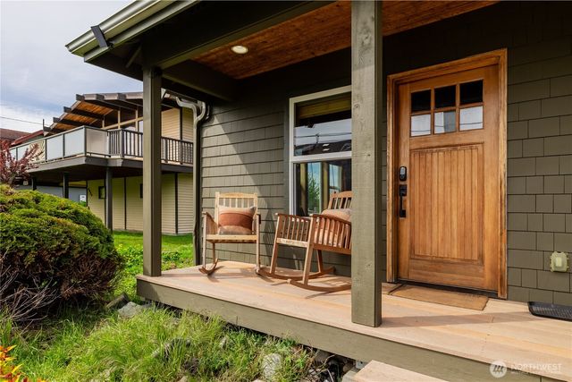 2633 Sunlight Beach Road, Clinton, WA 98236