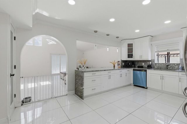6611 N HALE AVENUE, Tampa, FL 33614