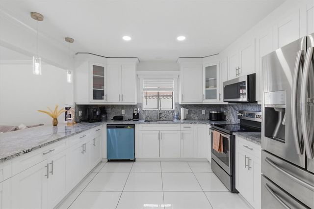 6611 N HALE AVENUE, Tampa, FL 33614