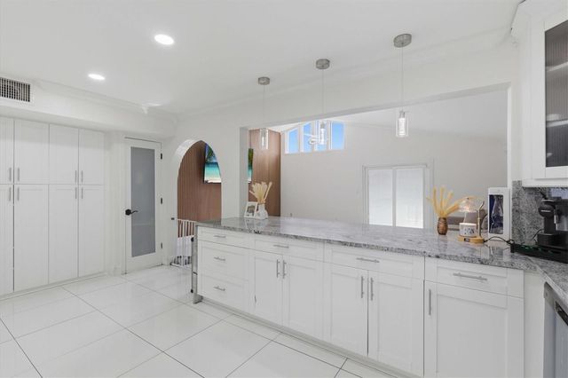 6611 N HALE AVENUE, Tampa, FL 33614