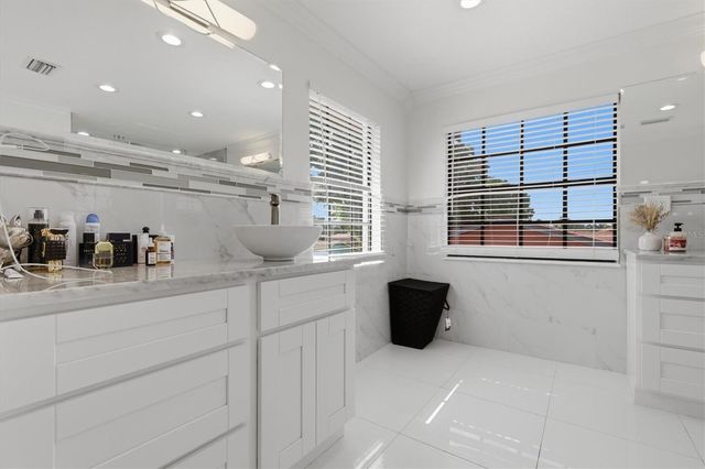 6611 N HALE AVENUE, Tampa, FL 33614
