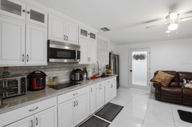 6611 N HALE AVENUE, Tampa, FL 33614
