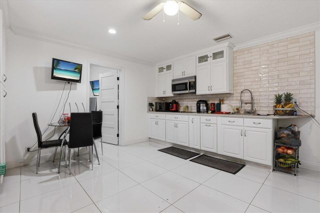 6611 N HALE AVENUE, Tampa, FL 33614