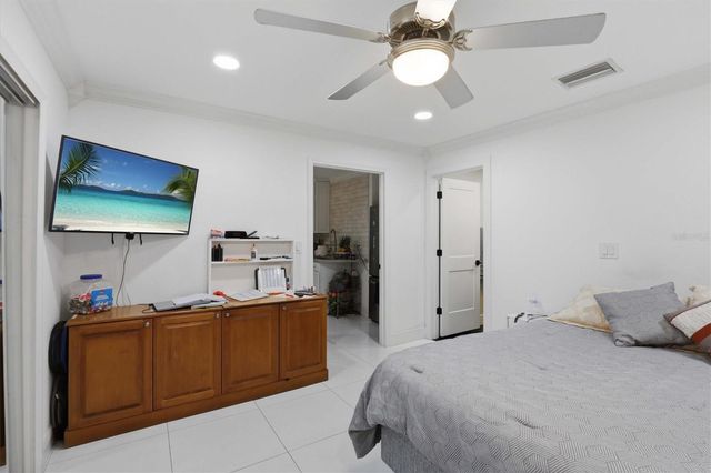 6611 N HALE AVENUE, Tampa, FL 33614