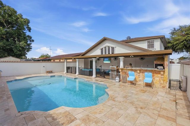 6611 N HALE AVENUE, Tampa, FL 33614