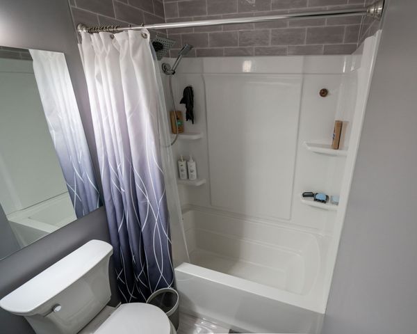 6 Autumn Leaf Dr 18, Nashua, NH 03060