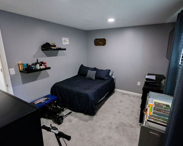 6 Autumn Leaf Dr 18, Nashua, NH 03060