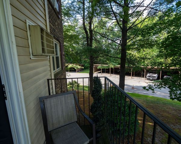 6 Autumn Leaf Dr 18, Nashua, NH 03060