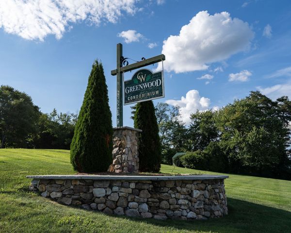 6 Autumn Leaf Dr 18, Nashua, NH 03060