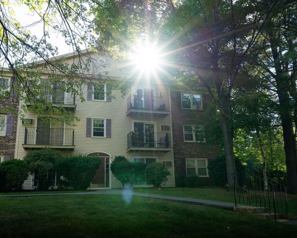 6 Autumn Leaf Dr 18, Nashua, NH 03060