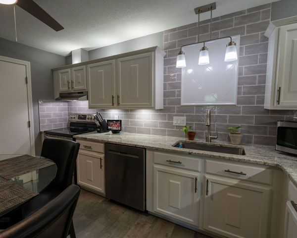 6 Autumn Leaf Dr 18, Nashua, NH 03060