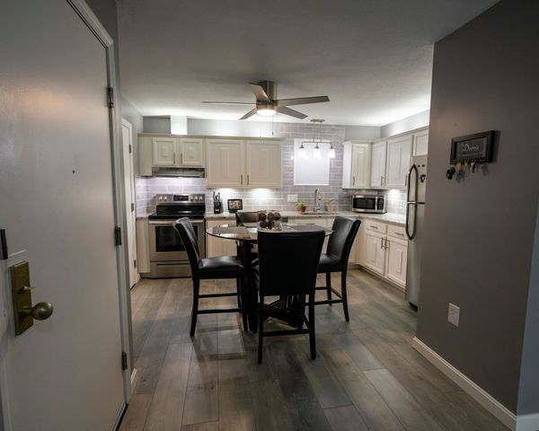 6 Autumn Leaf Dr 18, Nashua, NH 03060