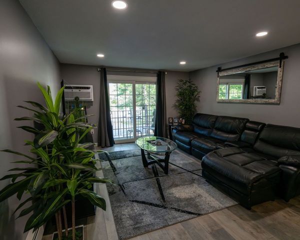 6 Autumn Leaf Dr 18, Nashua, NH 03060
