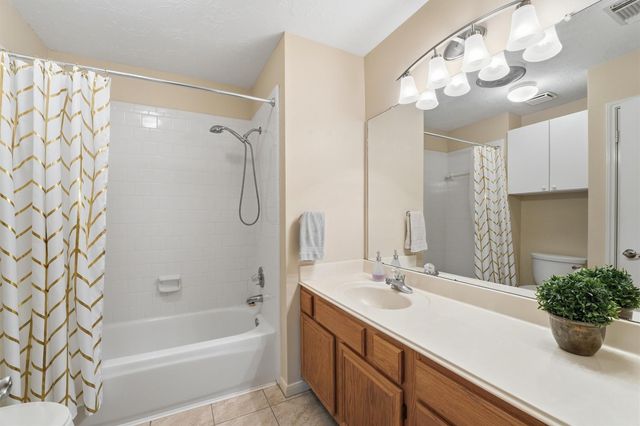 3918 E Peach Hollow Circle, Pearland, TX 77584