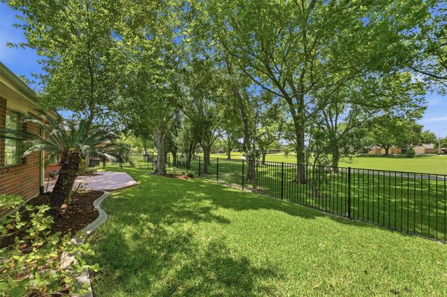 3918 E Peach Hollow Circle, Pearland, TX 77584