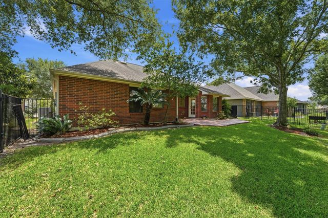 3918 E Peach Hollow Circle, Pearland, TX 77584