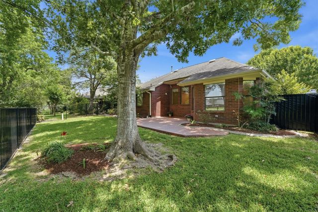 3918 E Peach Hollow Circle, Pearland, TX 77584
