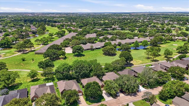 3918 E Peach Hollow Circle, Pearland, TX 77584