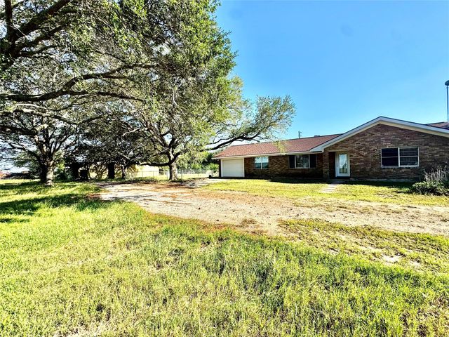 2691 Fm 1862, Blessing, TX 77465