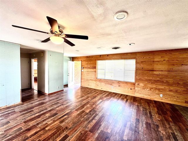 2691 Fm 1862, Blessing, TX 77465