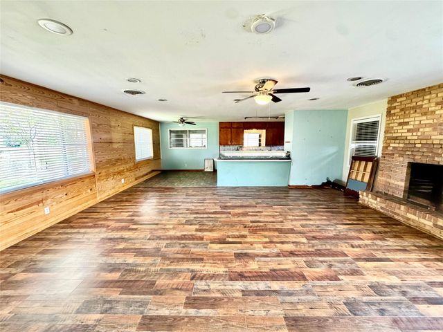 2691 Fm 1862, Blessing, TX 77465