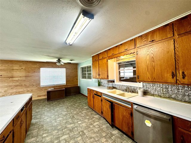 2691 Fm 1862, Blessing, TX 77465