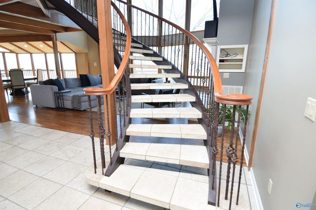 1513 Amber Lane, Guntersville, AL 35976