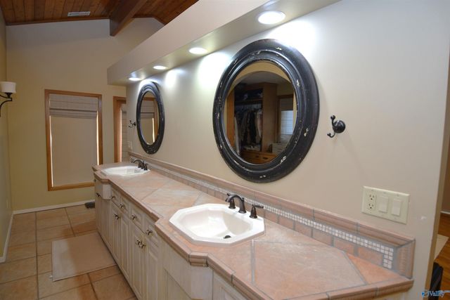 1513 Amber Lane, Guntersville, AL 35976