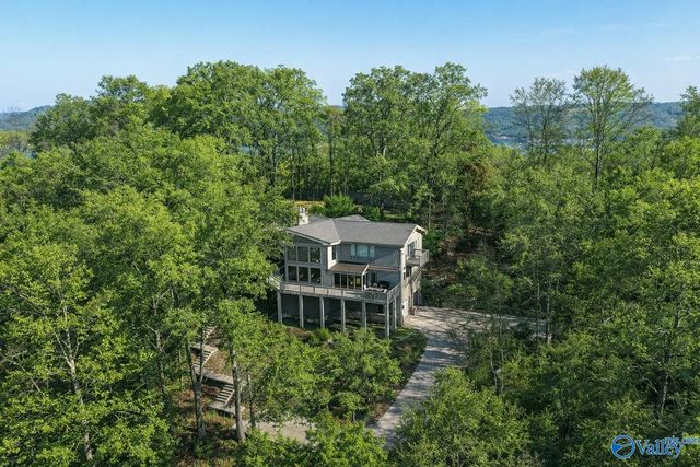 1513 Amber Lane, Guntersville, AL 35976