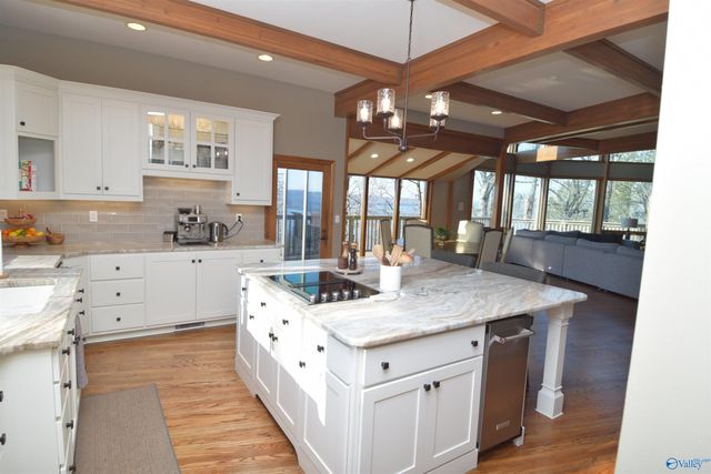 1513 Amber Lane, Guntersville, AL 35976