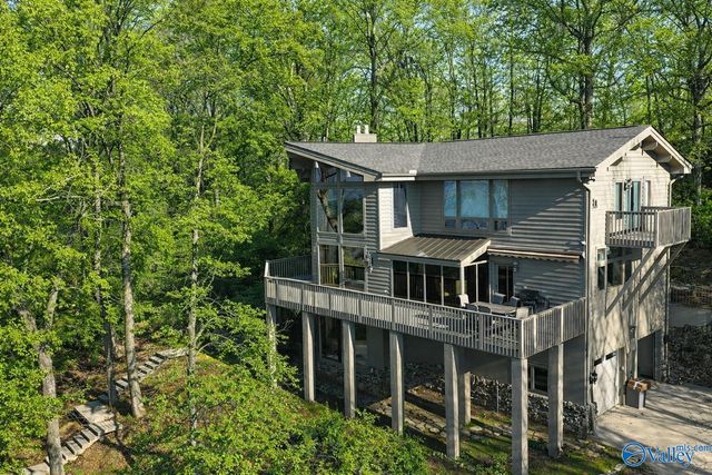 1513 Amber Lane, Guntersville, AL 35976