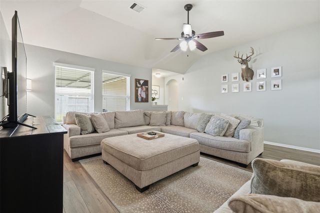 1202 Quarterhorse Drive, Alvin, TX 77511