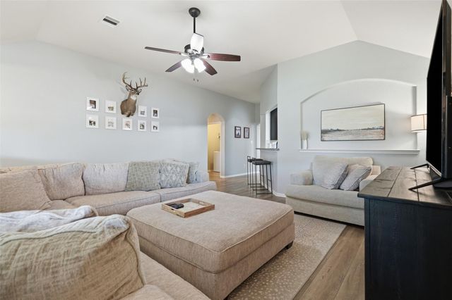 1202 Quarterhorse Drive, Alvin, TX 77511