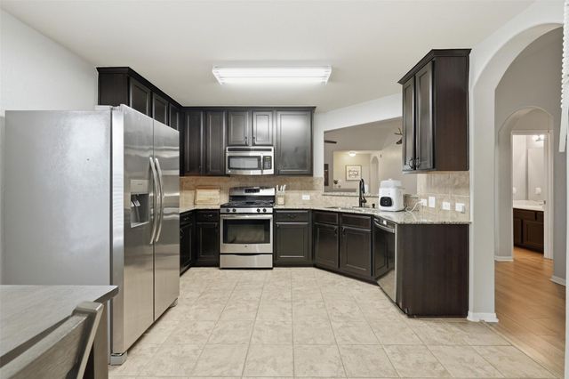 1202 Quarterhorse Drive, Alvin, TX 77511