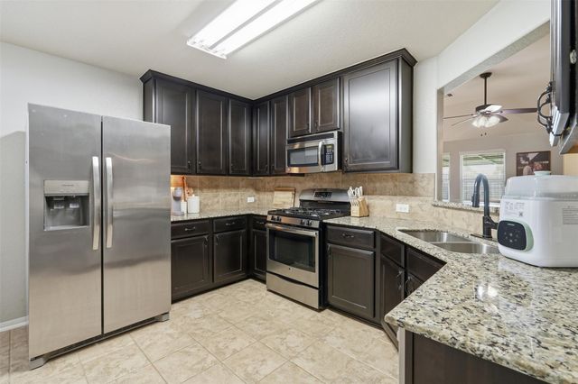 1202 Quarterhorse Drive, Alvin, TX 77511