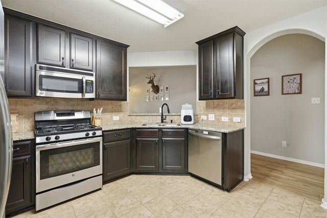 1202 Quarterhorse Drive, Alvin, TX 77511